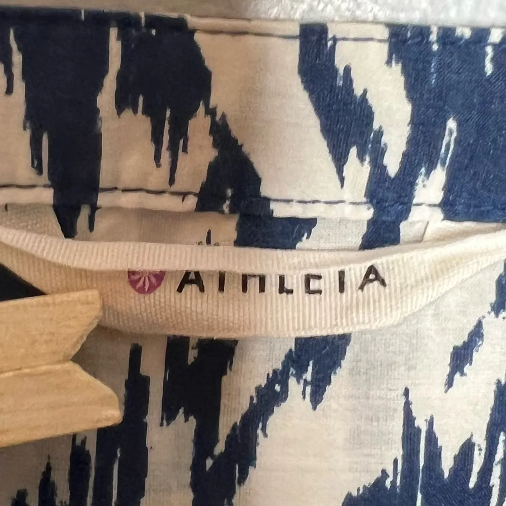 Athleta Ikat Bloom Blue White Long Sleeve Shirt Swim Beach Pool Cover Up Size S - Image 5