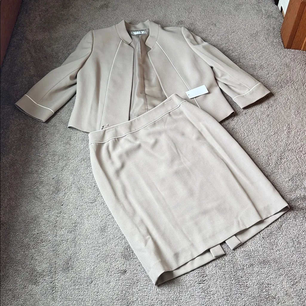 Tahari Arthur S. Levine Beige Two Piece Suit Blazer/Skirt Set SIZE 12 Tan - Image 2