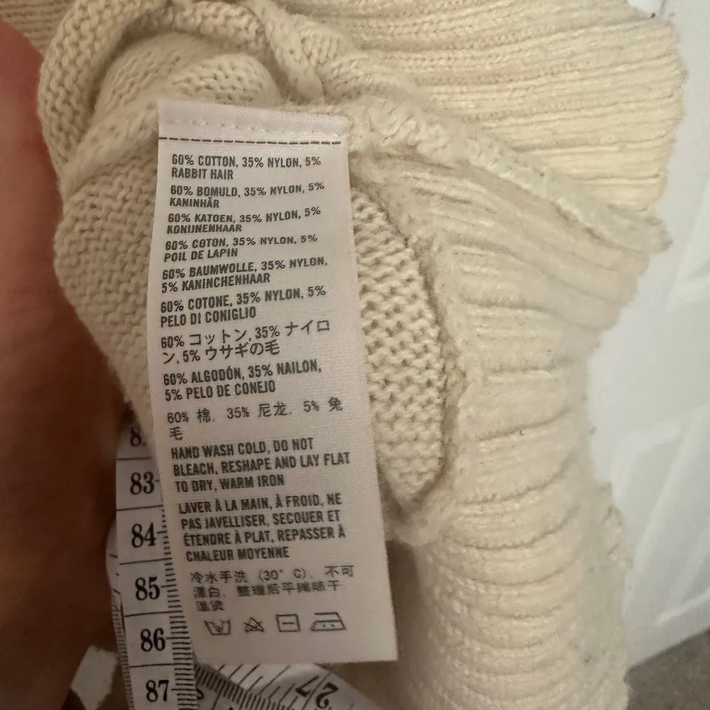 Medium Y2K 2000’s Bella Swan Cream Fitted Knit Long Sleeve Sweater - Image 4