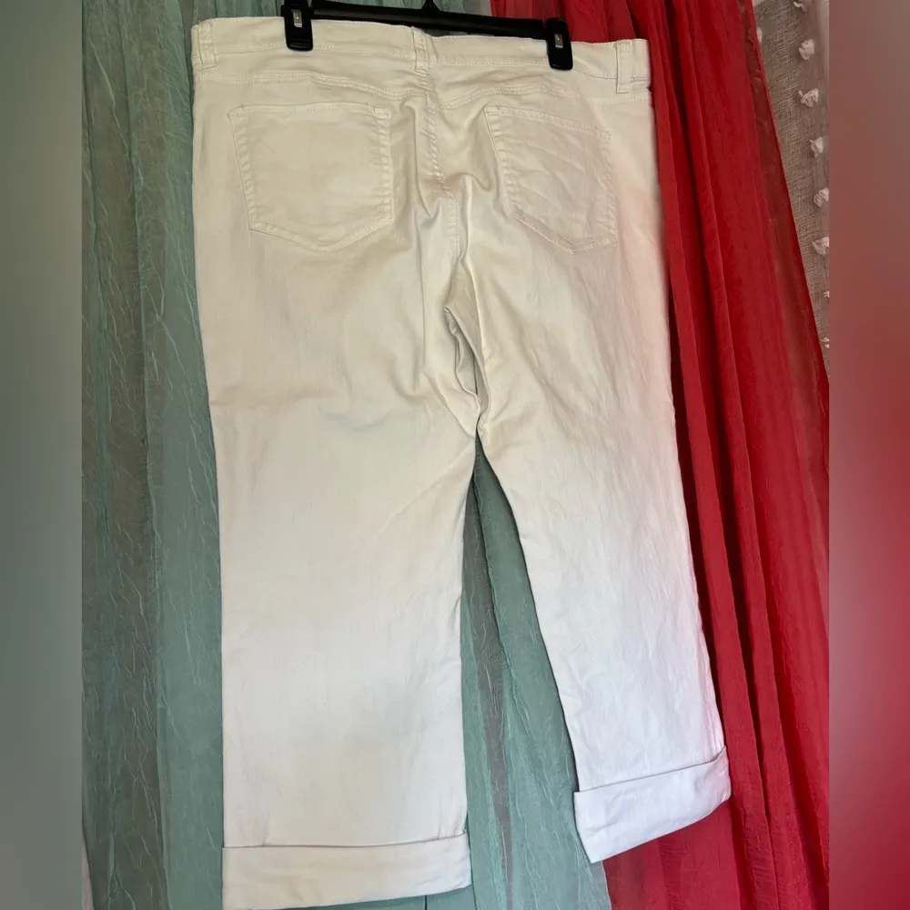 NY&C white capris size 14 - Image 2