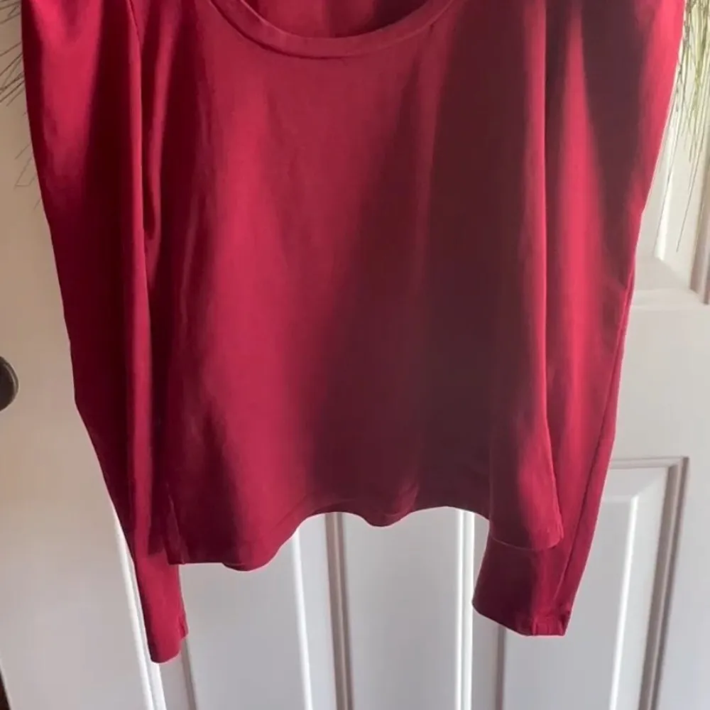 English Factory Puff long sleeved Burgundy top, Size Small - Image 4