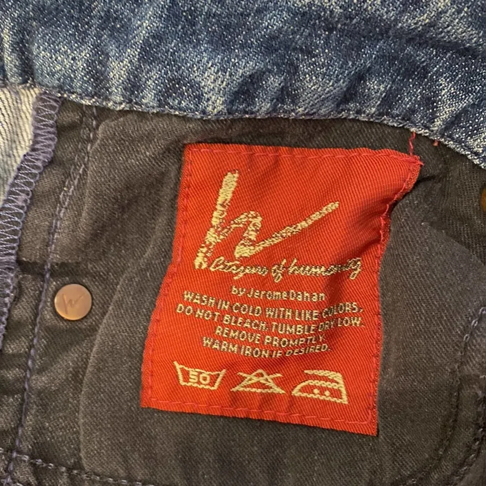 COH Women’s Denim Pencil Slit Skirt Medium Wash EUC Sz 29 Distressed Cotton - Image 4