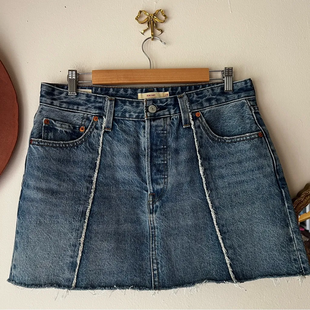 LEVIS Recrafted Icon Medium Wash Exposed Seam Denim‎ Mini Skirt Women’s SIZE 29 - Image 3