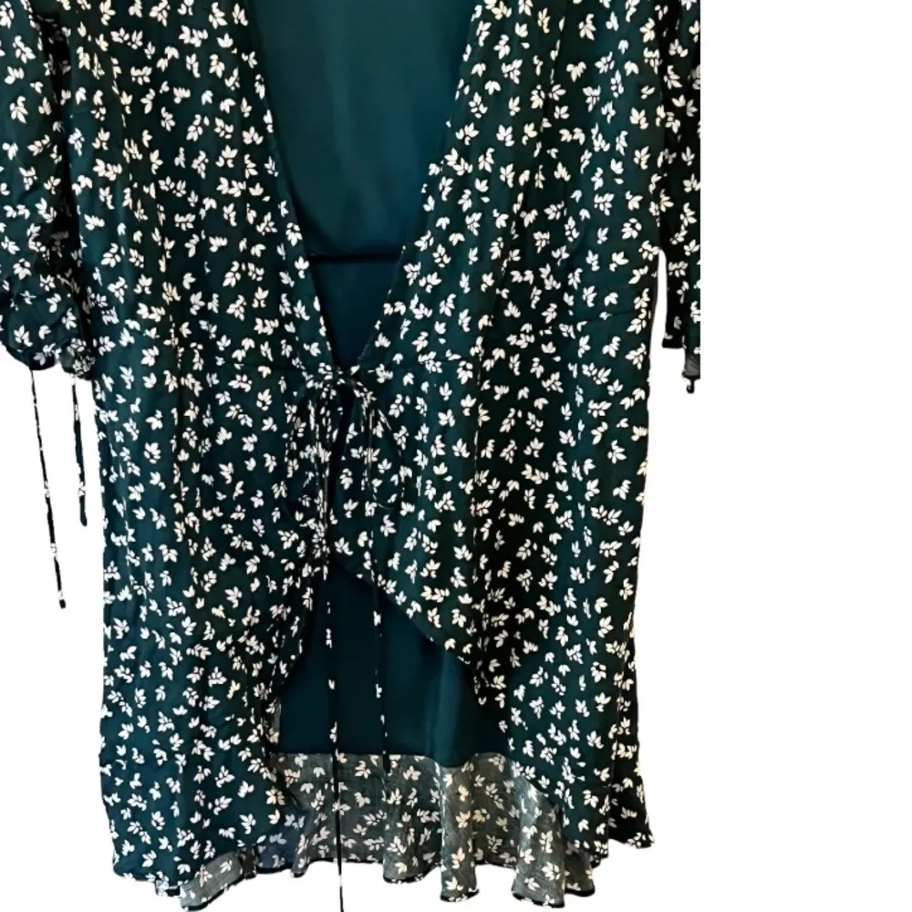 Dee Elly Cover-Up‎ - Image 3