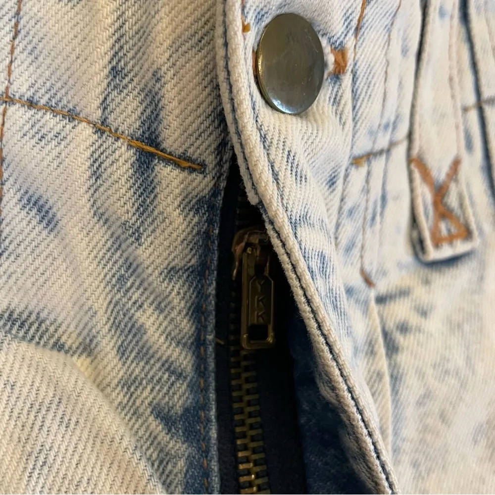 Buzics No Problem! Vintage Denim Acid Wash Mom Shorts size 5/6 - Image 4