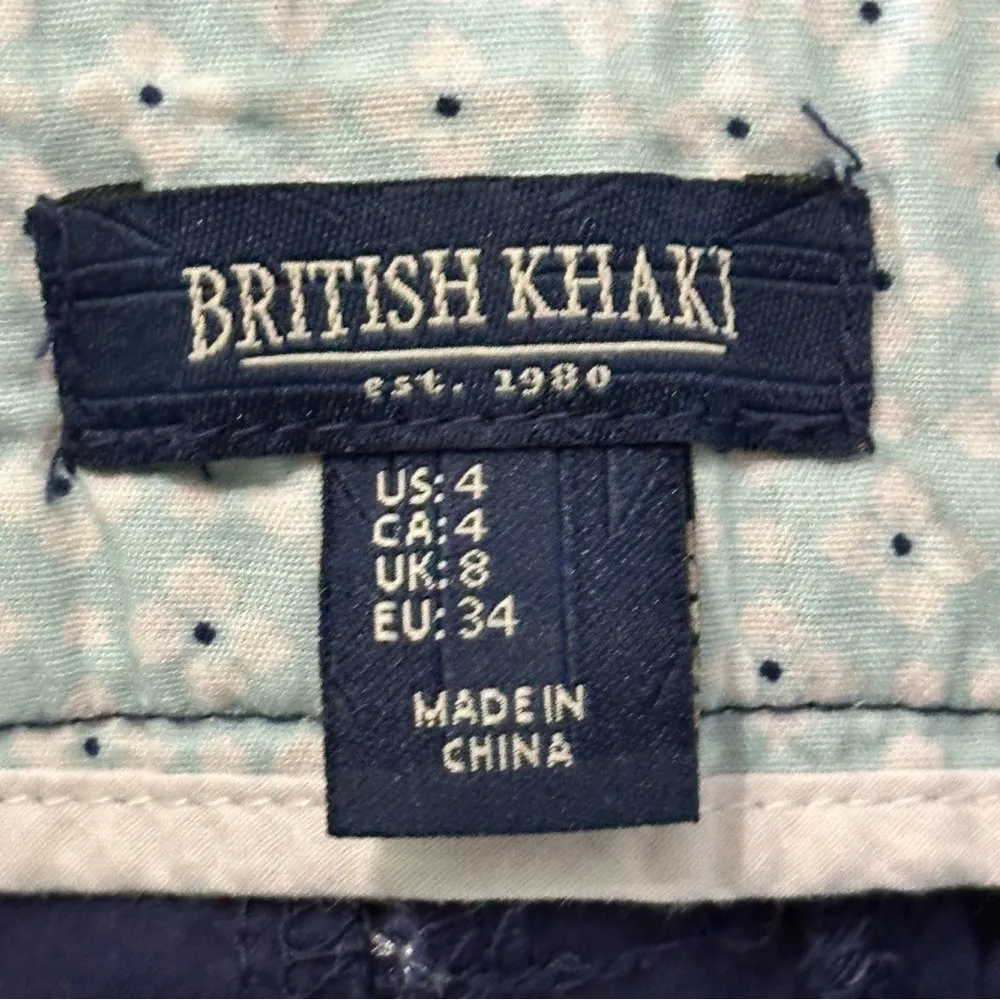 British Khaki Women’s Size 4 Navy Blue White Embroidered Sharks Nautical Shorts - Image 3