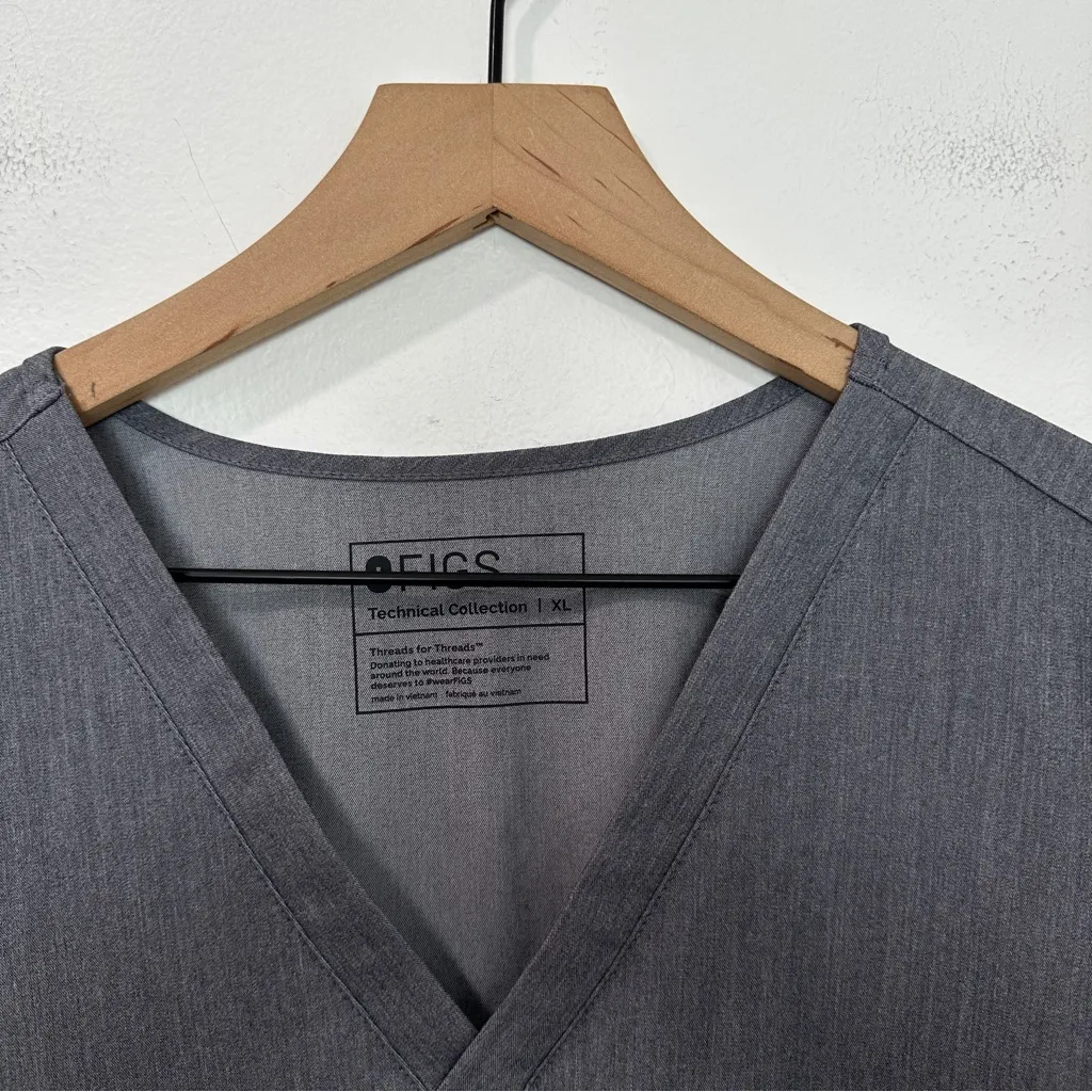 Figs Catarina One Pocket Scrub Top Graphite Gray size XL - Image 4