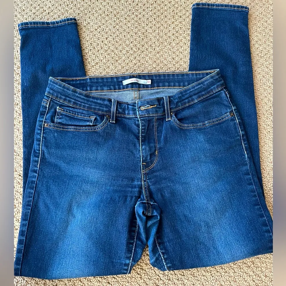 Levi Women’s 711 Skinny Jeans - Image 2