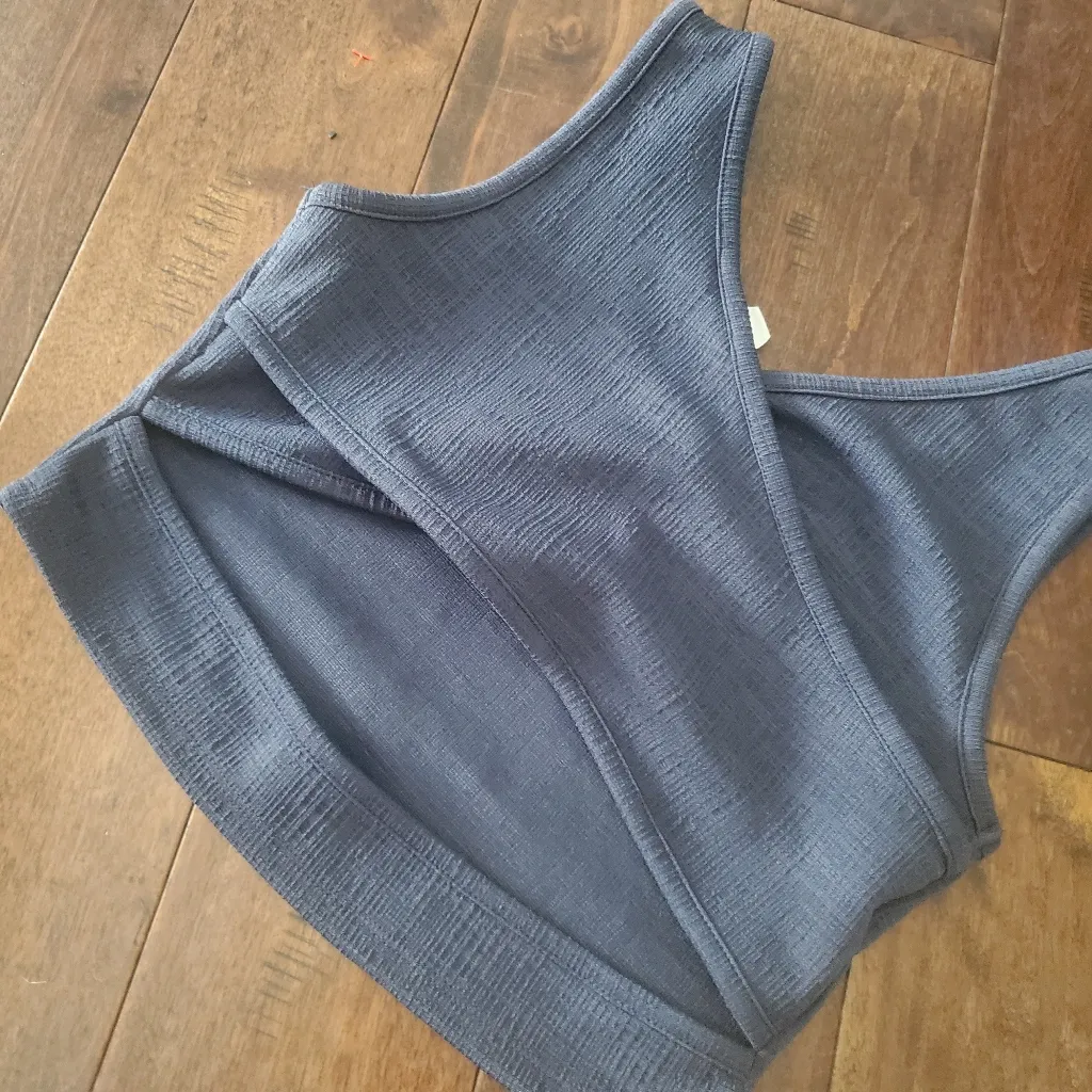 Roxy Textured Navy Tank Top With Criss Cross Back Super Cute Size Medium - Image 3