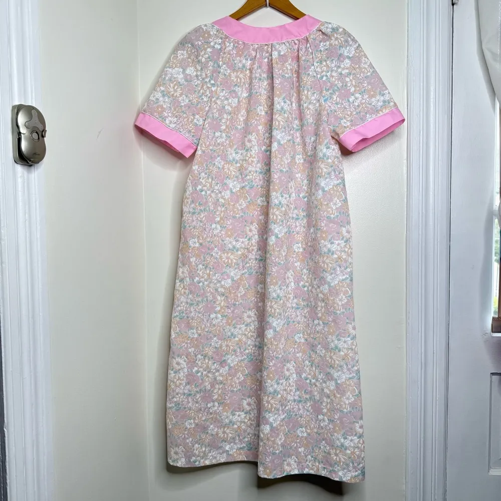 Vintage Ventura Pearl Snap Floral Housecoat Pink Trim Pockets Women’s Size Small - Image 5