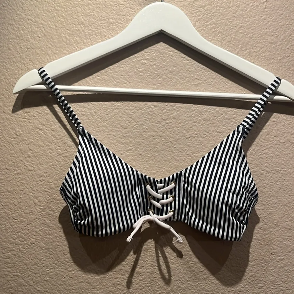 Xhilaration Women’s Bikini Top Striped Navy Blue White Nautical Preppy Small - Image 3