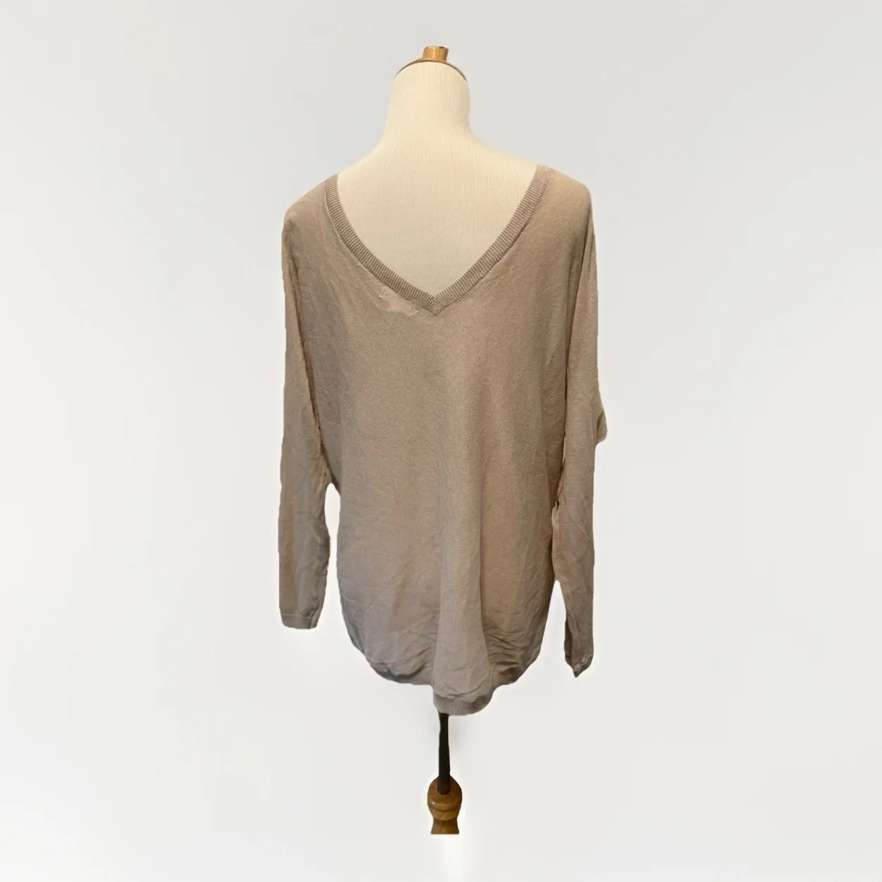 Leith Women's Size Medium Beige V-Neck‎ And Back Pullover Sweater Nordstrom Lite - Image 2