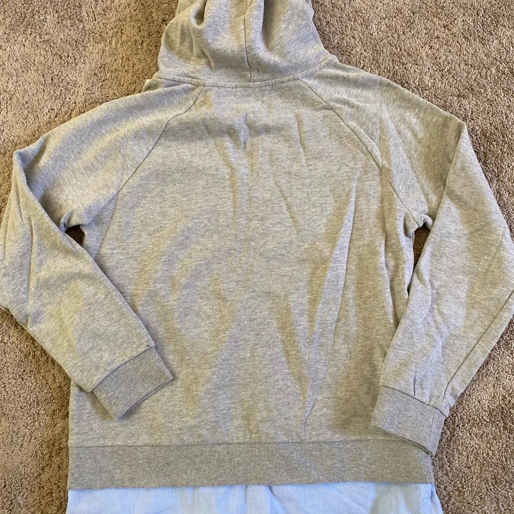 Tommy Hilfiger women’s size large gray hoodie - Image 4