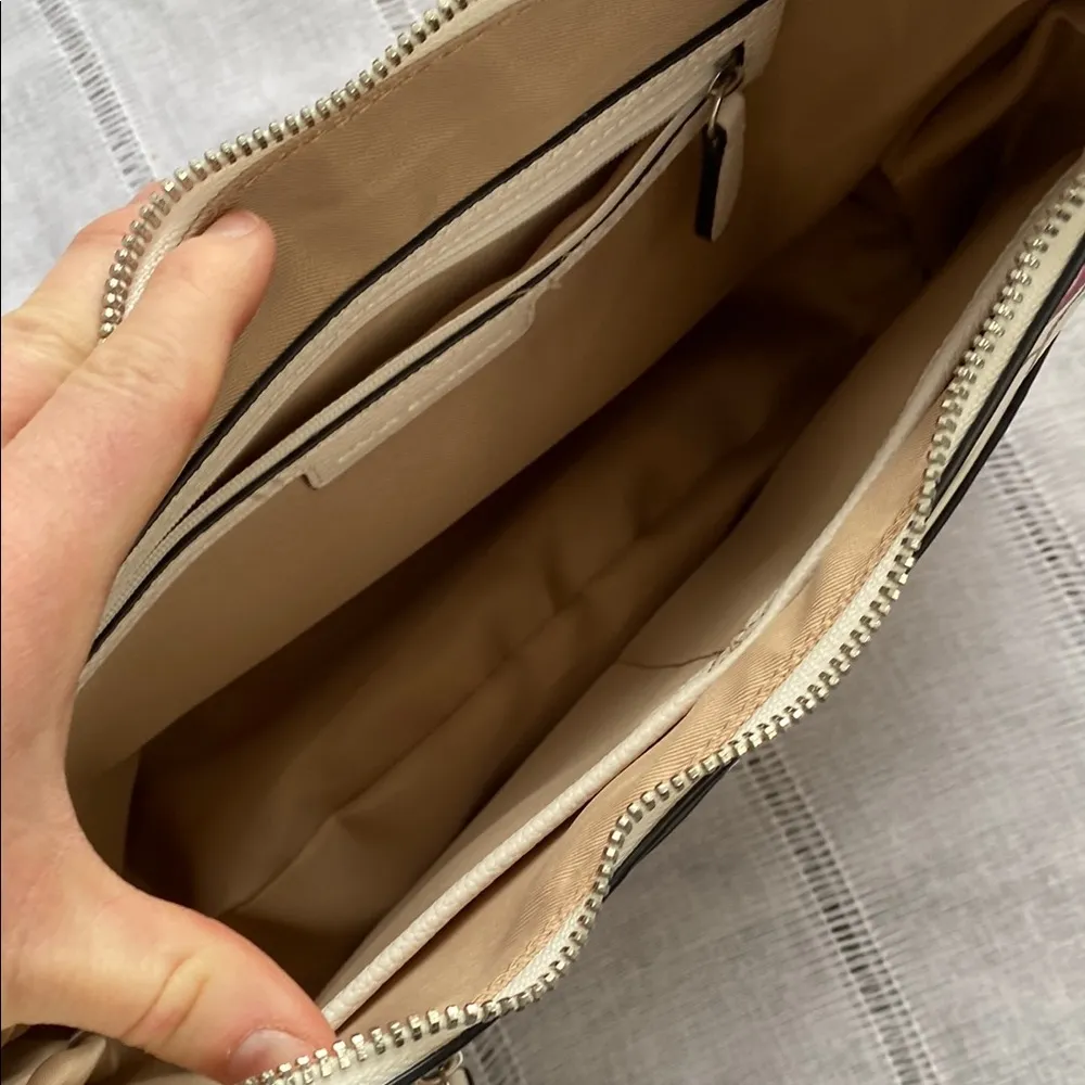 Dana Buchman Pink and White Floral Shoulder Bag with Silver Accents - Image 4