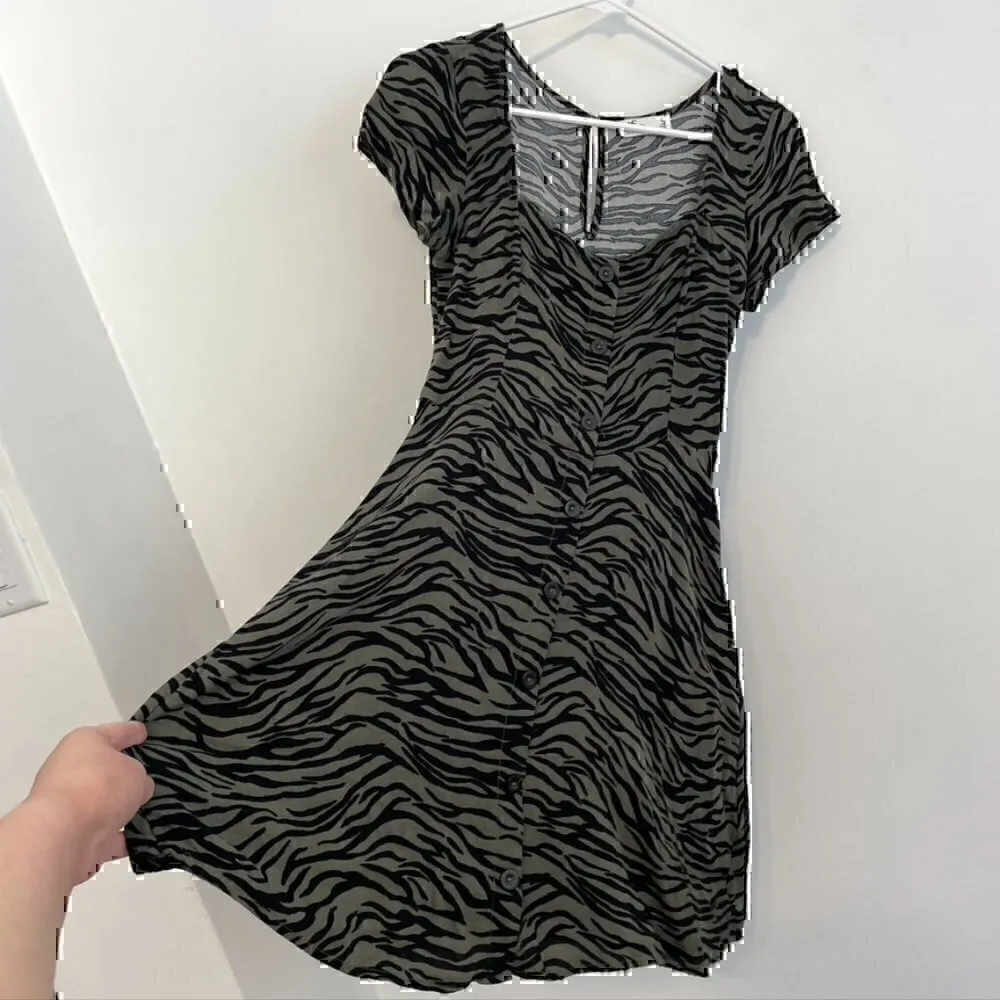HOLLISTER Olive Green Black Zebra Animal Print Square Neck Mini Fit Flare Dress - Image 6
