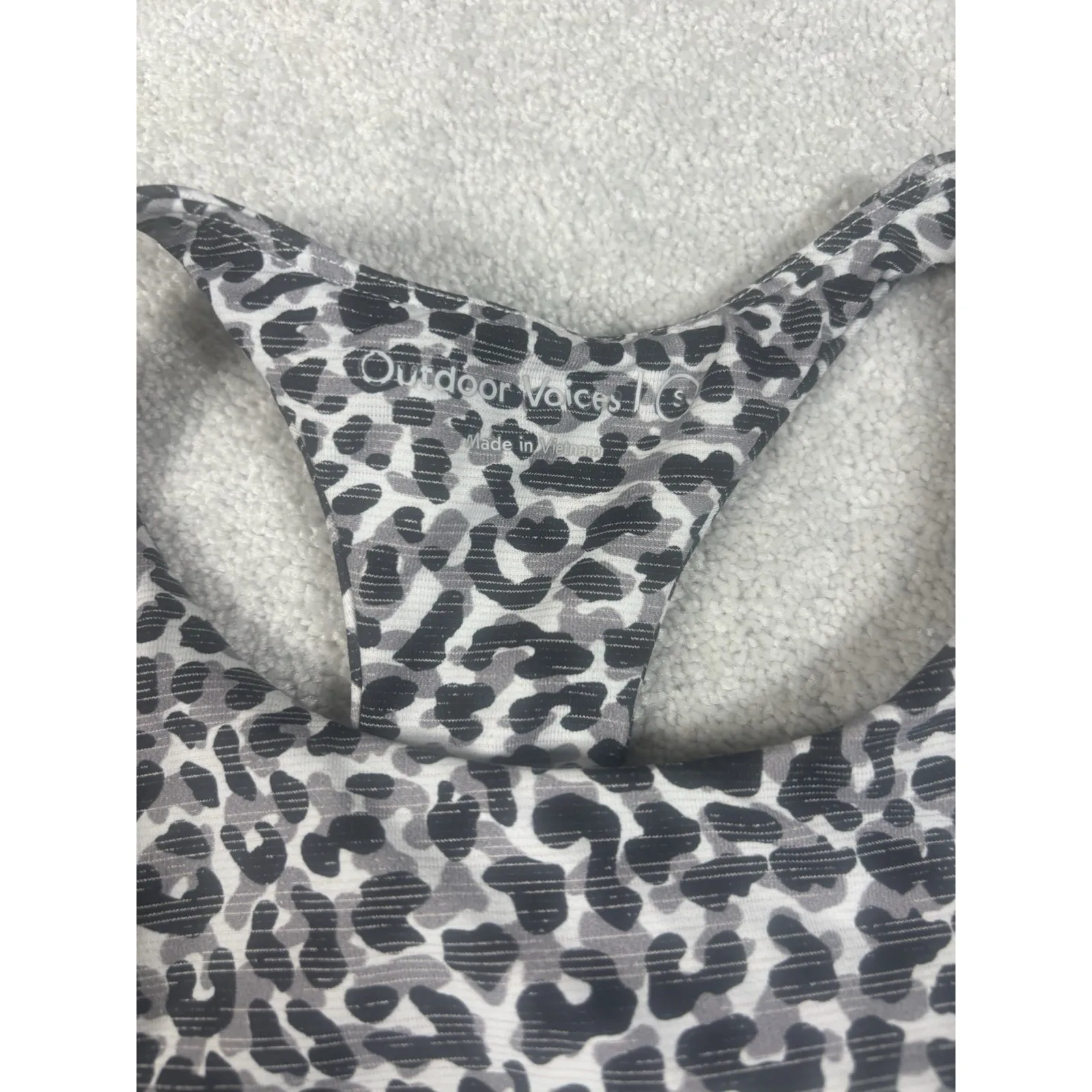 Outdoor Voices TechSweat Move Free Crop Top Snow Leopard‎ White Small Sports Bra - Image 4