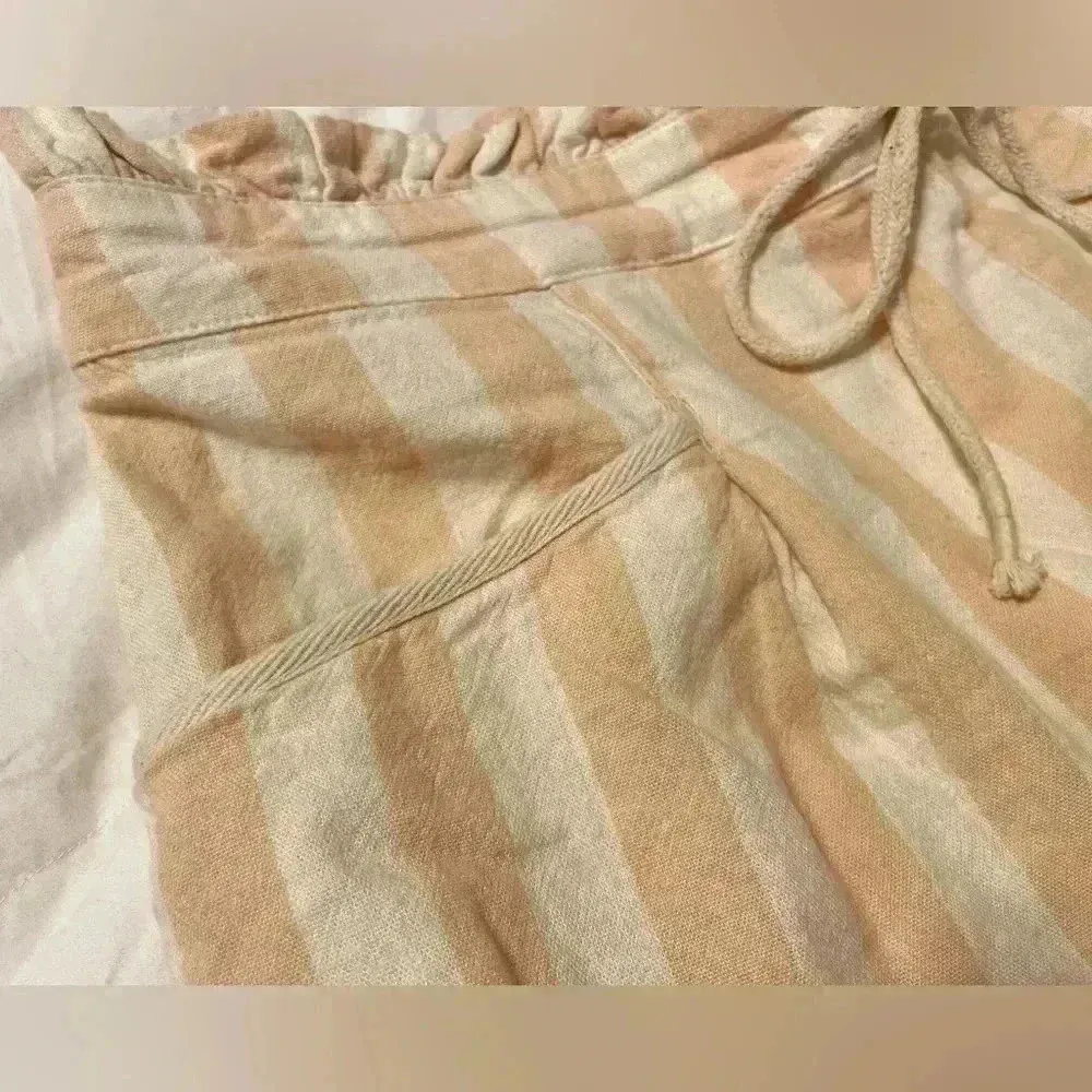 American Eagle Shorts Women’s Size‎ L Peach Cream Paperbag High Rise Striped - Image 2