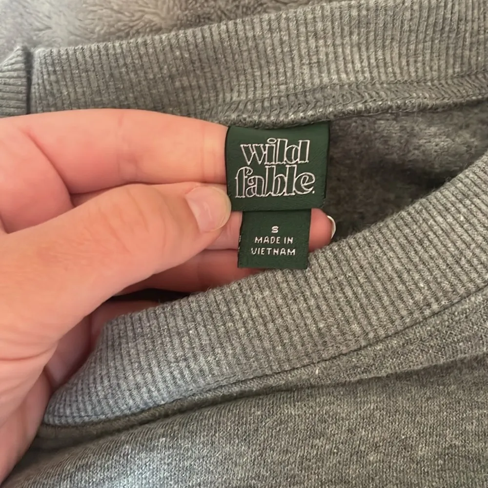 plain cropped grey crewneck - Image 2