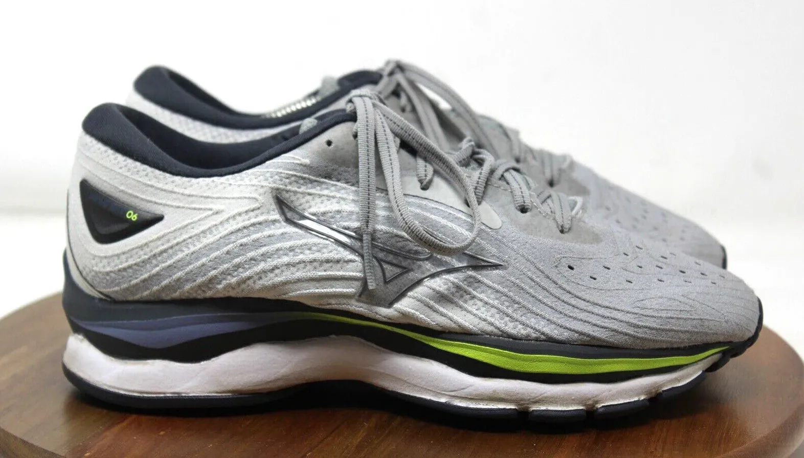 Mizuno Sneakers Womens 9 Wave Sky 6 Running Ultimate Gray Purple 411371 - Image 1