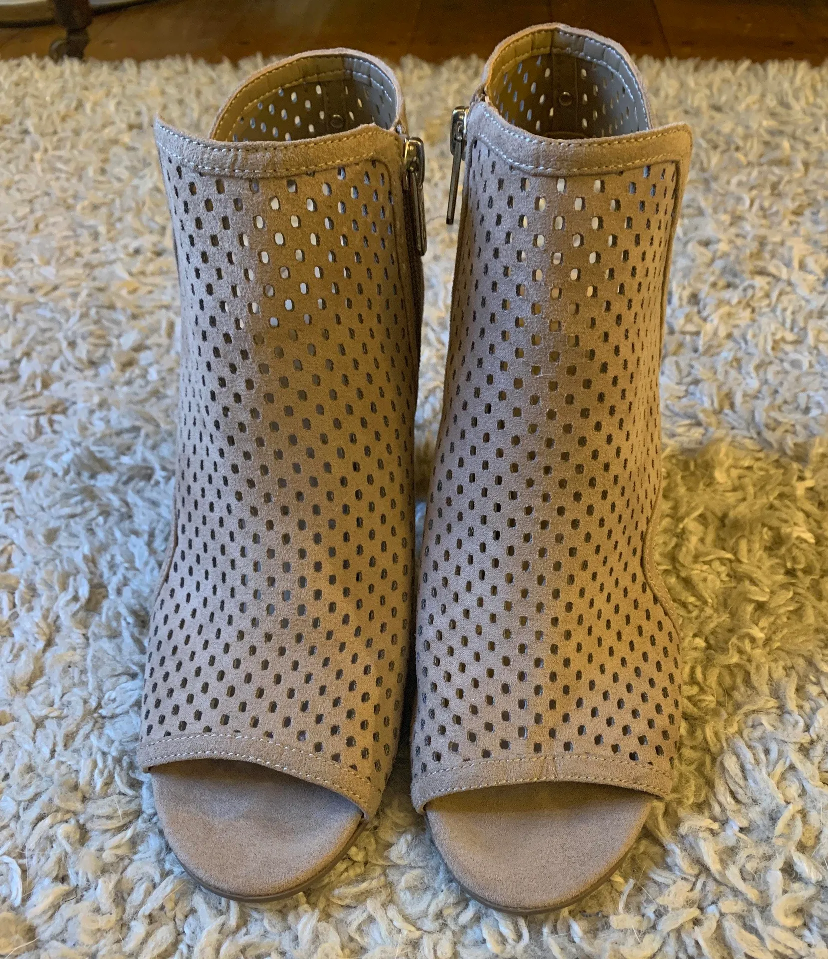 Open Toe Heels Tan Size 8 - Image 3
