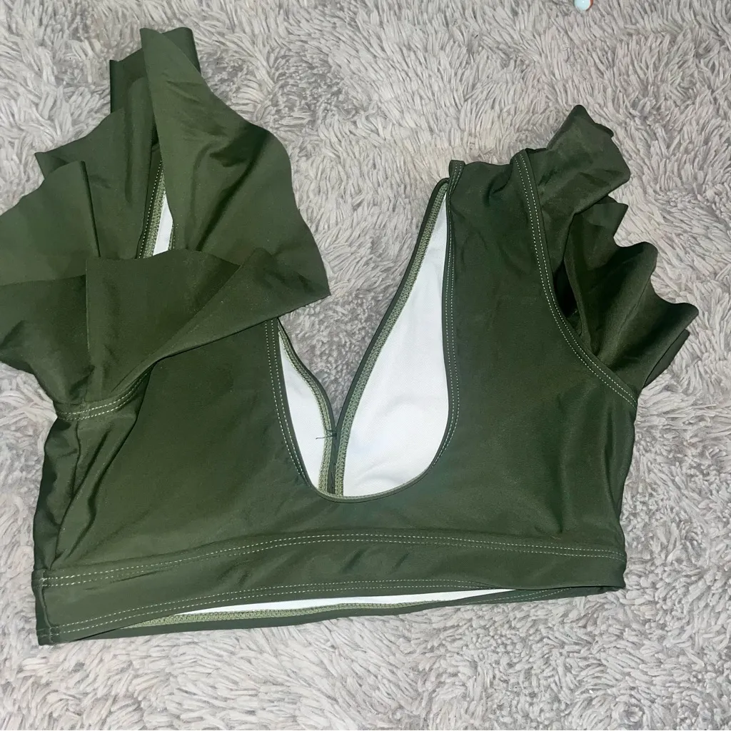 Green and White Vintage - Image 3