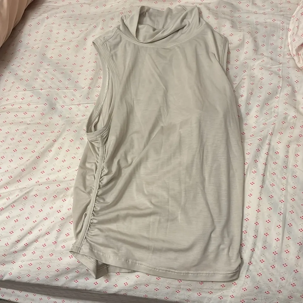 Lululemon Off White Turtleneck Sleeveless Ruched Tank - Image 2