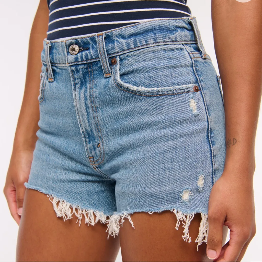 Abercrombie & Fitch Women’s High Rise Mom Jean Shorts  Curve Love Size 27/4 - Image 6
