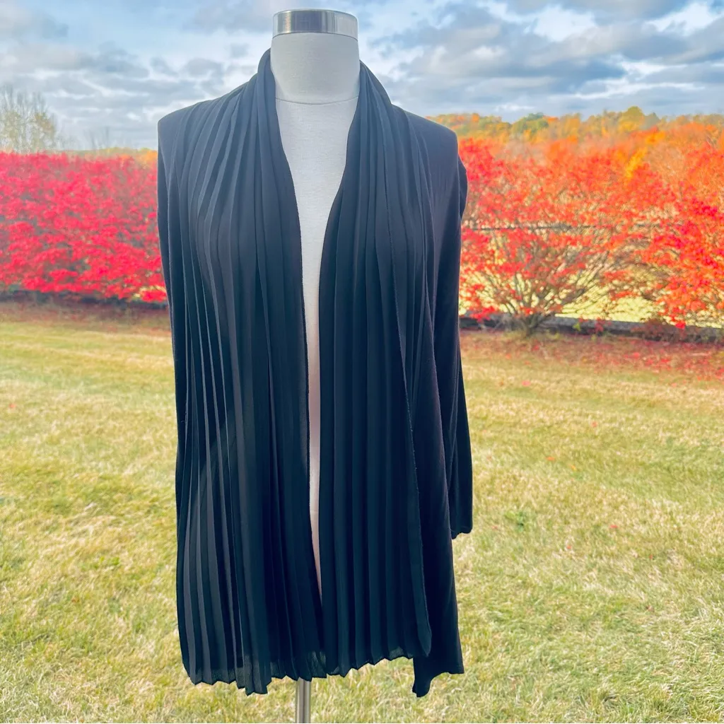 August Silk Black open cardigan w sheer pleats - Image 2