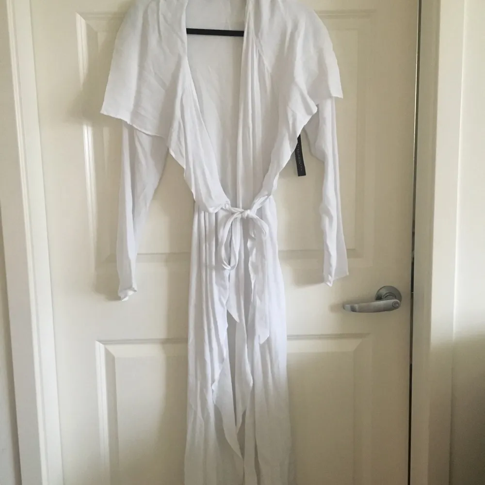 Akira White Lightweight Trench Coat/Duster - Image 4