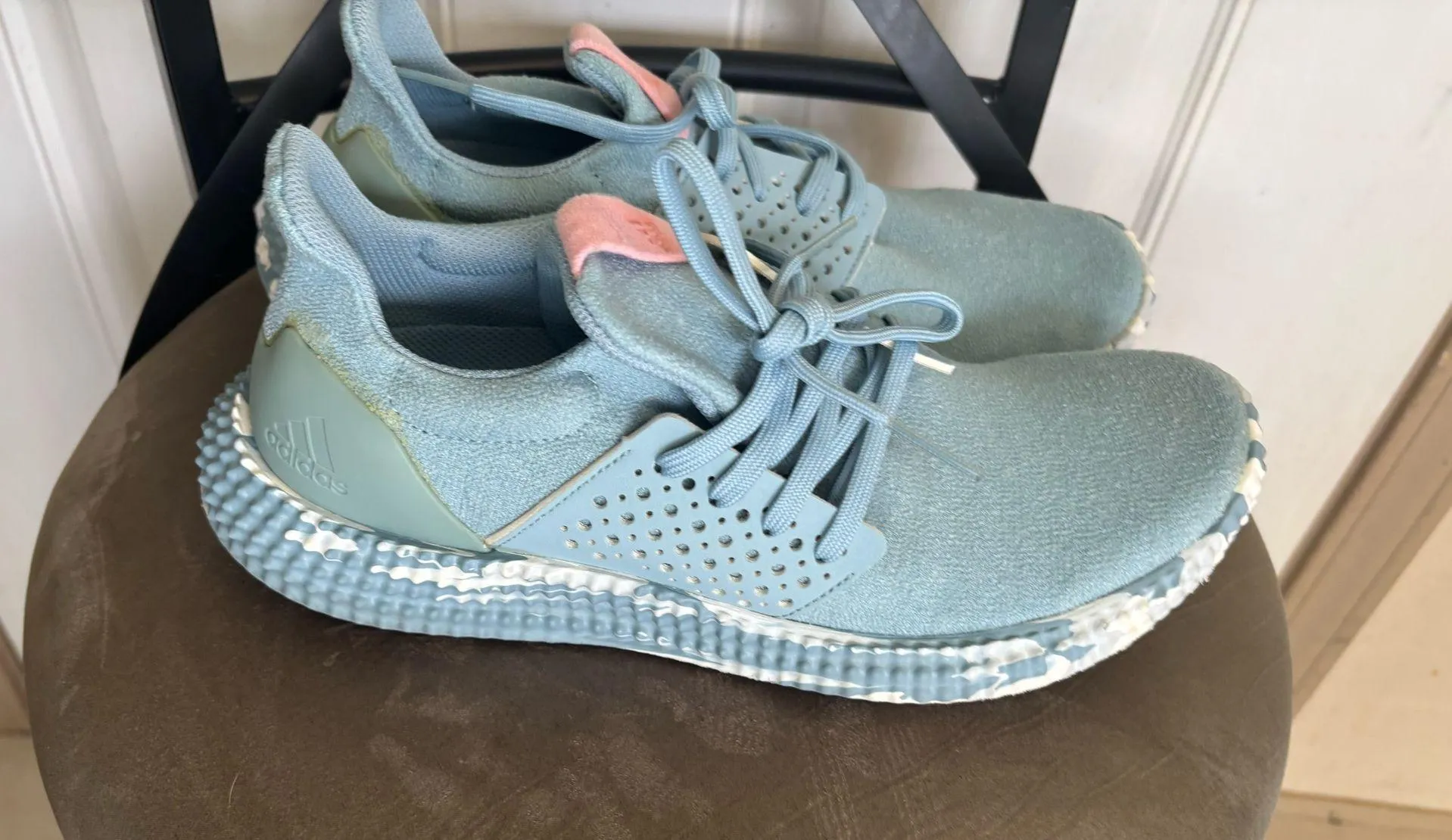 8.5 adidas blue/pink sneakers - Image 3