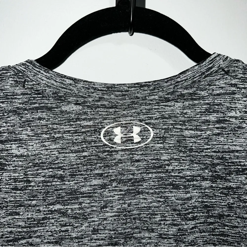 Under Armour Tech™ Twist V-Neck Short Sleeve Size Small - Image 6