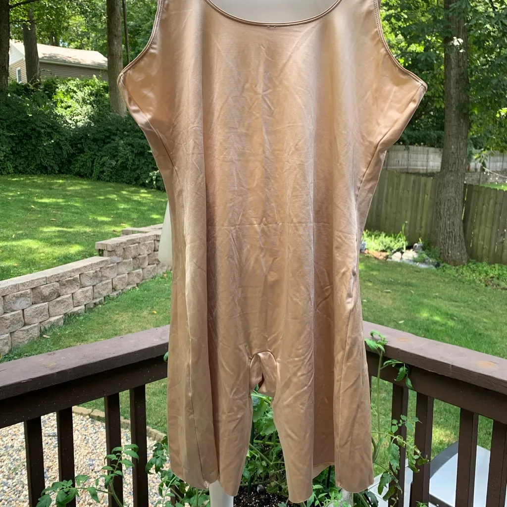 Spanx Women's Open Bust Mid-Thigh Bodysuit Shapewear Size 3X Slimming Nude - Image 5