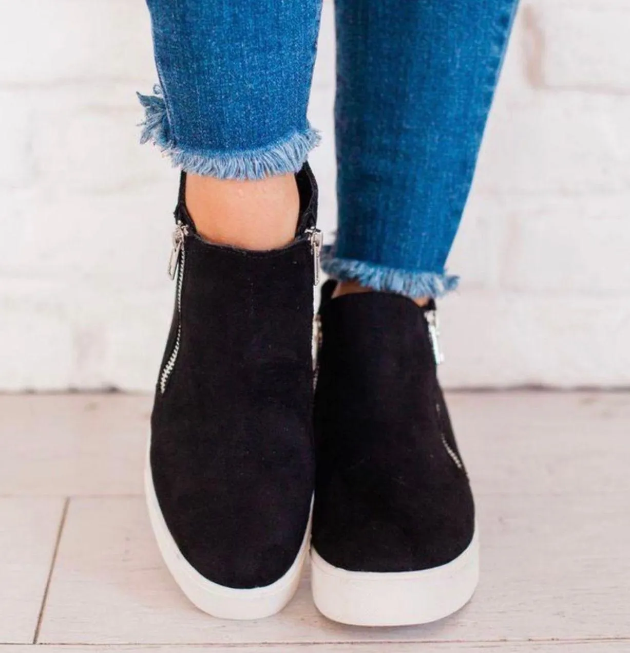 Micro Suede Hidden Wedge Sneaker Black Size 6 - Image 4