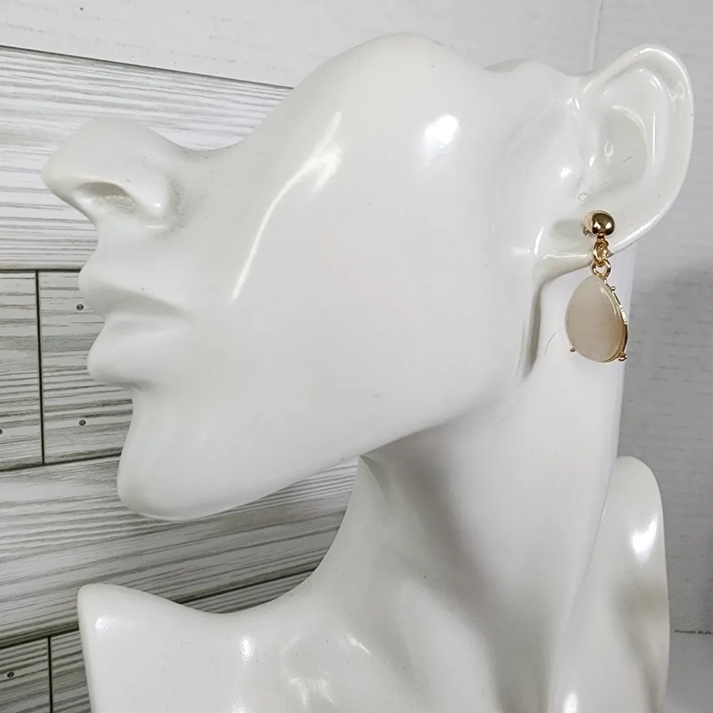 Gold and Teardrop Moonstone Necklace and Matching Earrings Set - Image 5