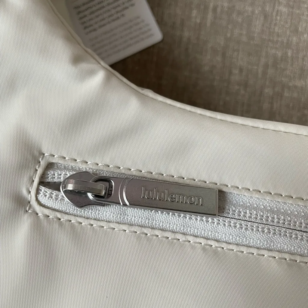 Lululemon Mini Shoulder Bag 4L - White Opal - Image 9