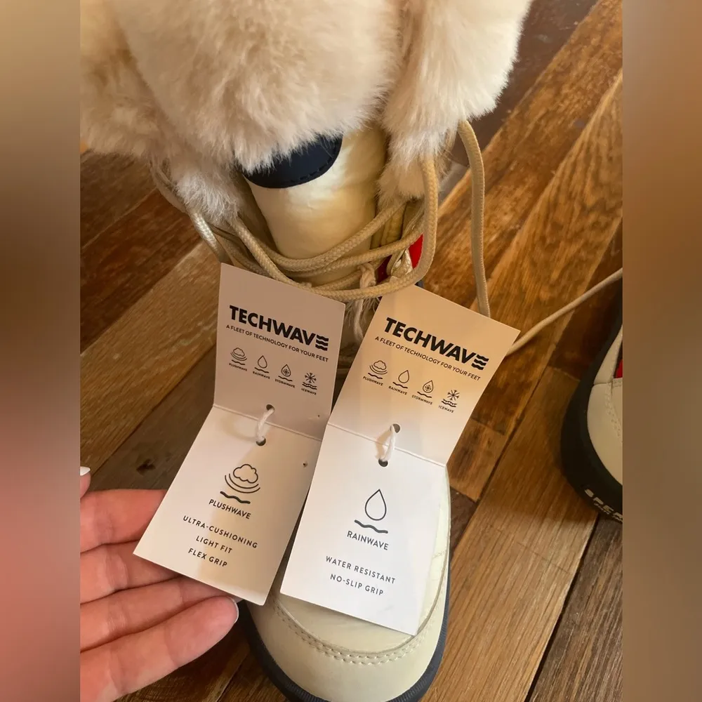 NWT Sperry Techwave Faux Fur Collar Boots - Image 8