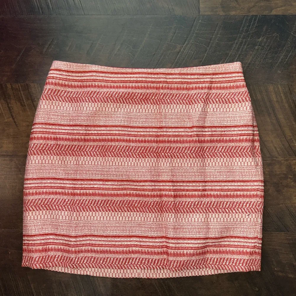 3/$20 Red Patterned Banana Republic Skirt - Image 3