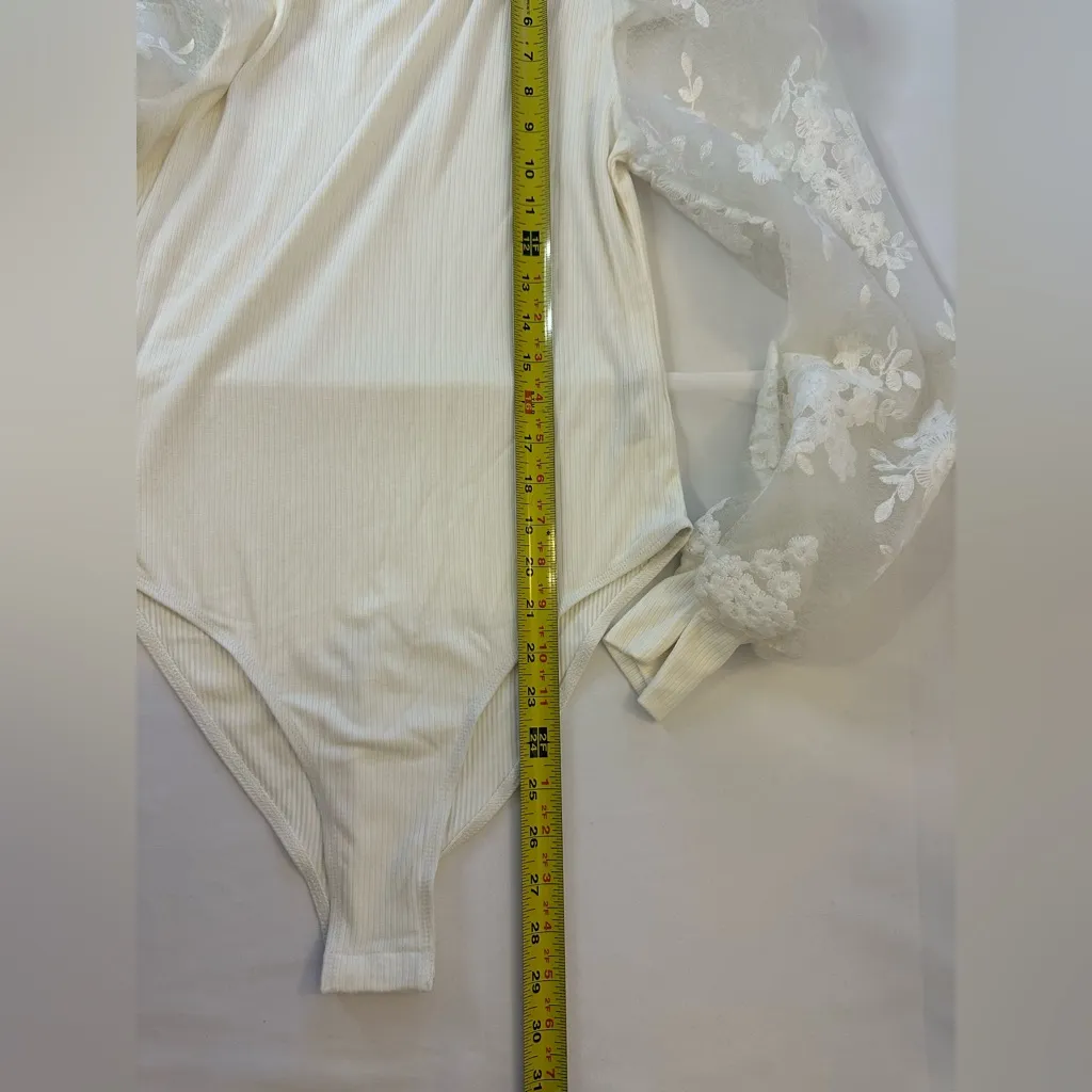 Elegant Bodysuit Women’s White Ribbed floral embroidered Gonza puff sleeves - Image 3