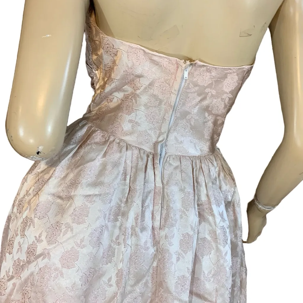 VINTAGE 1960'S PINK AND SILVER BEADED FLORAL PRINT UNION MADE COCKTAIL DRESS (S) - Image 7