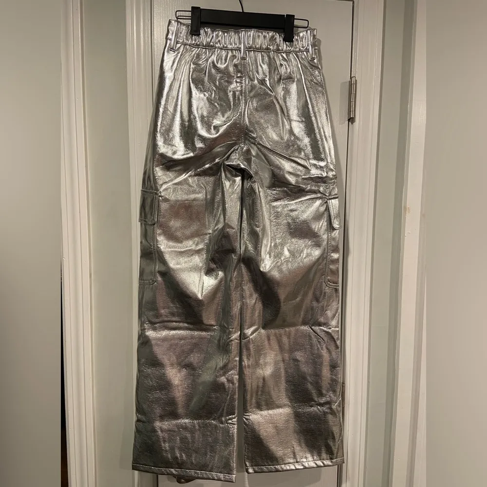 NWT No Boundaries Size XS Silver Metallic Relaxed Fit Wide Leg Cargo Pants - Image 6
