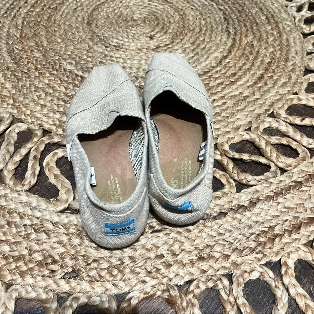 Toms Original Shoes Womens 8 Casual Slip On Sneakers Tan Fabric Closed Toe - Image 5