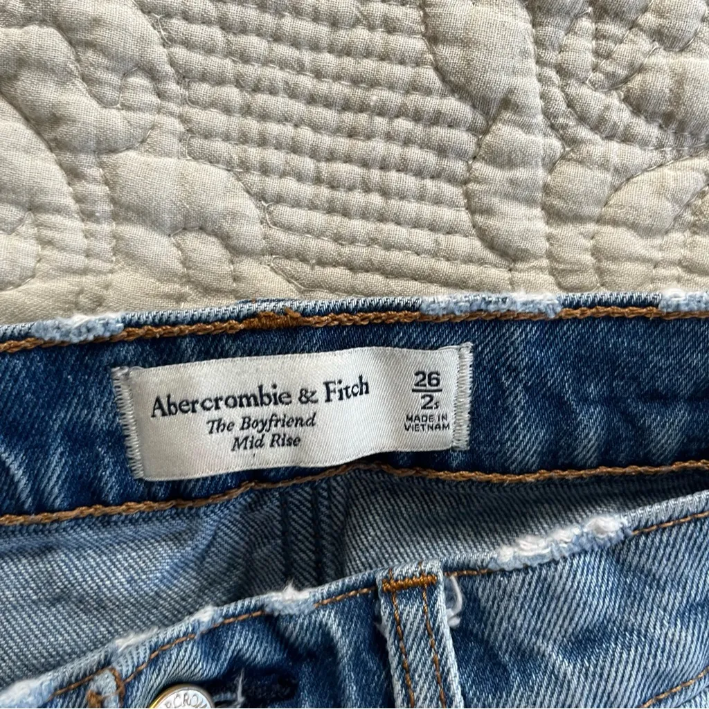 Abercrombie and fitch the boyfriend mid rise distressed jeans size 26 / 2s - Image 3