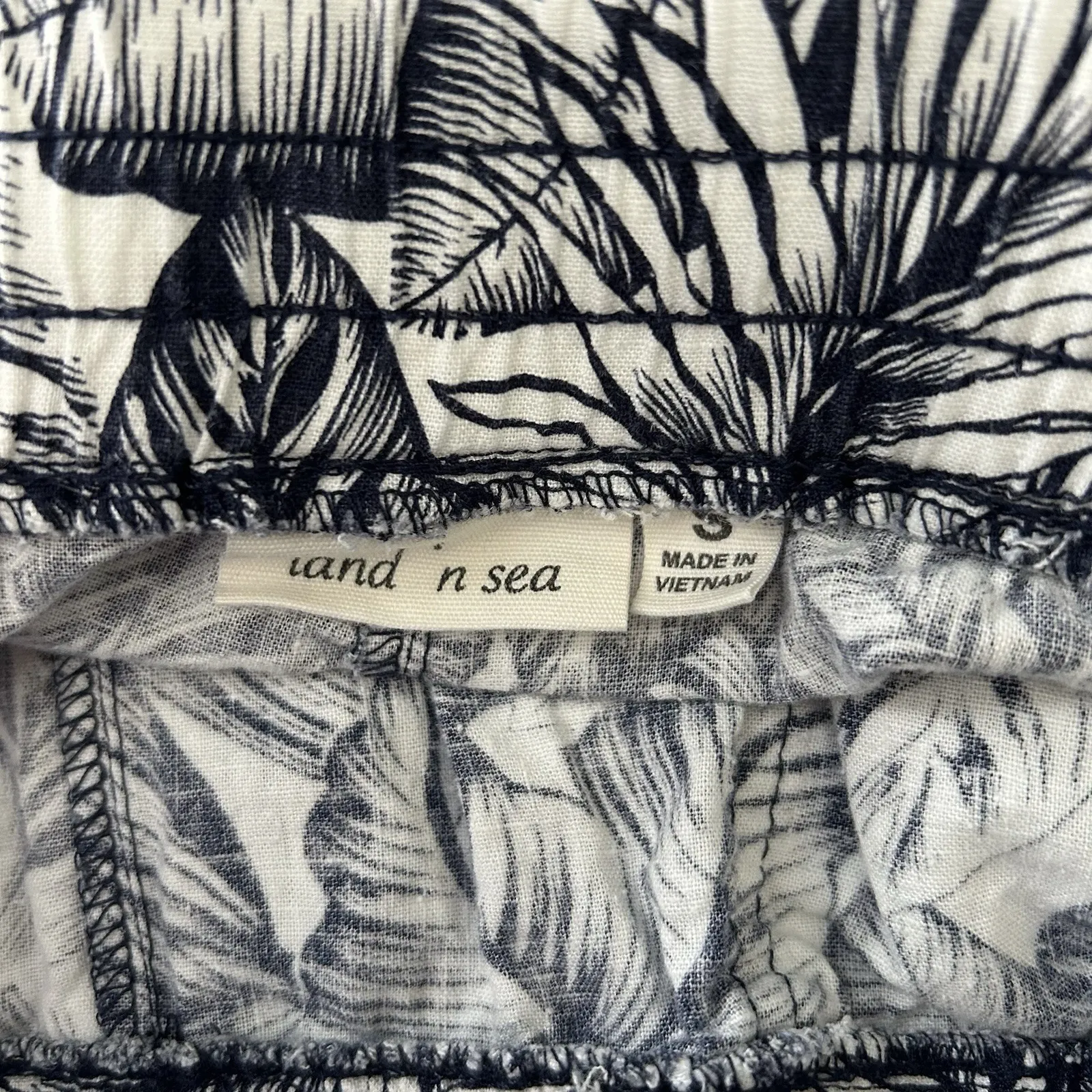 Land N Sea Women's Crop Pants Small Linen Tropical Palm Trees Navy White‎ Blue - Image 6