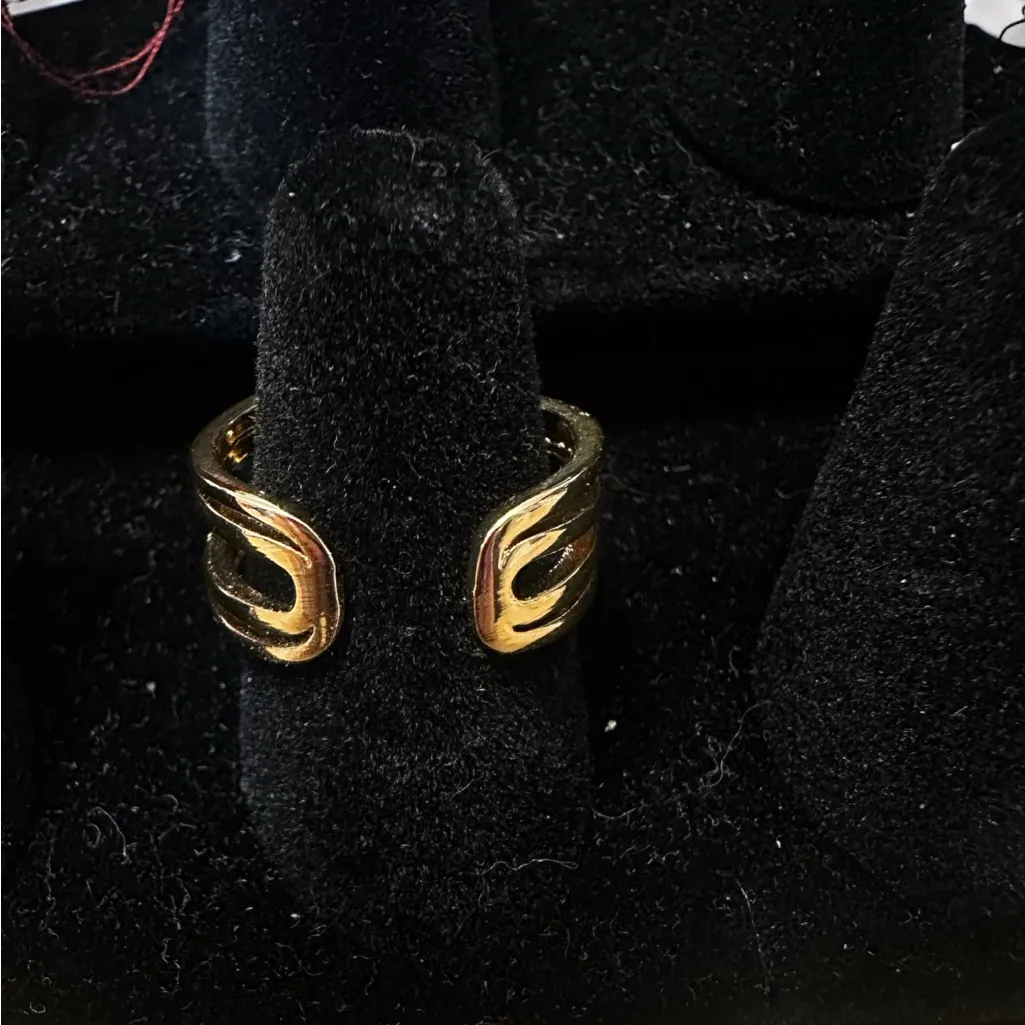 Elegant Gold and Silver Women's Ring - Image 3