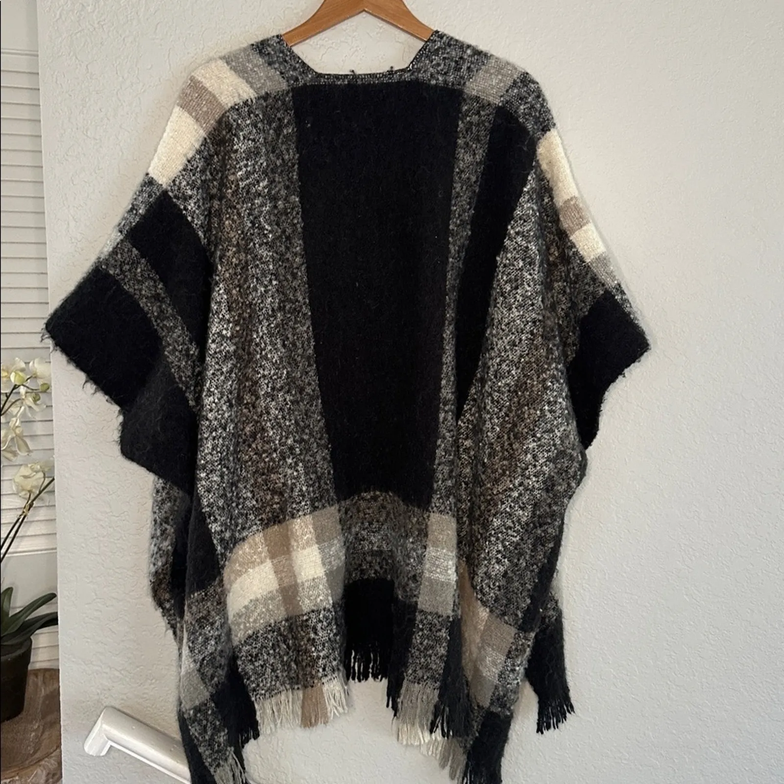 Nine West Cozy Fringed Shawl Poncho Plaid Black Tan Equestrian Cozy - Image 6