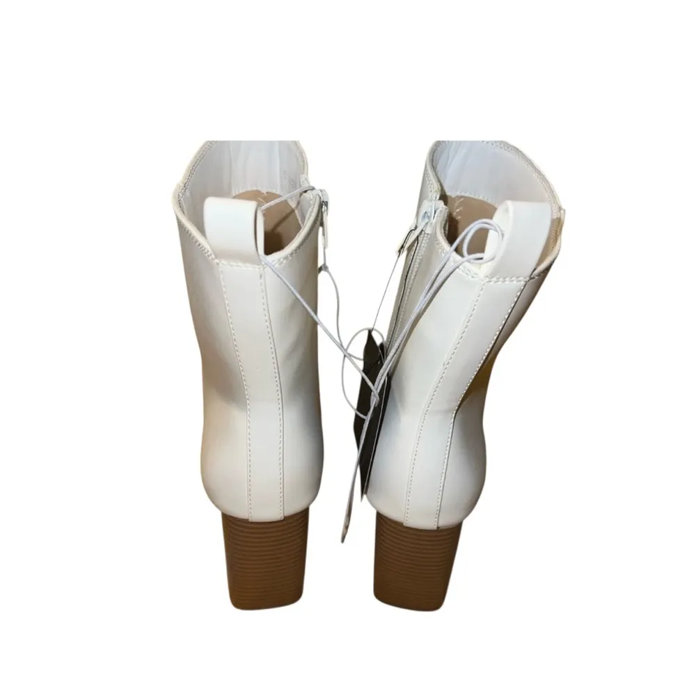 Forever 21 Chic White Heeled Boots - Image 4