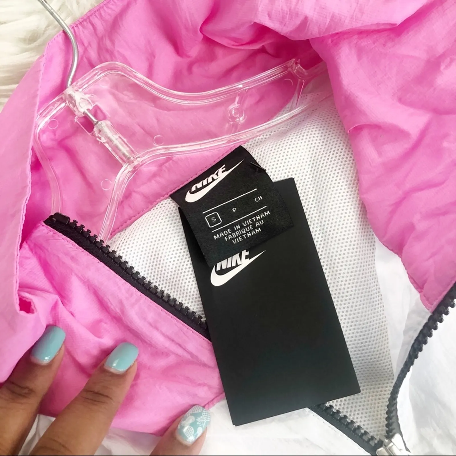 Nike Unisex Pink Big Swoosh Lightweight Windbreaker Zip Collar Size Small‎ NEW - Image 4