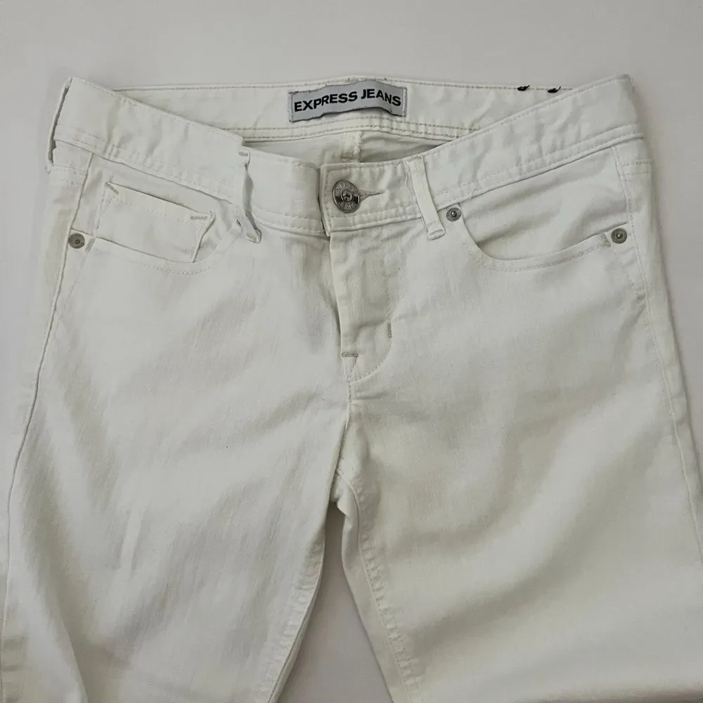Express Cropped Skinny Jeans in White - Image 3