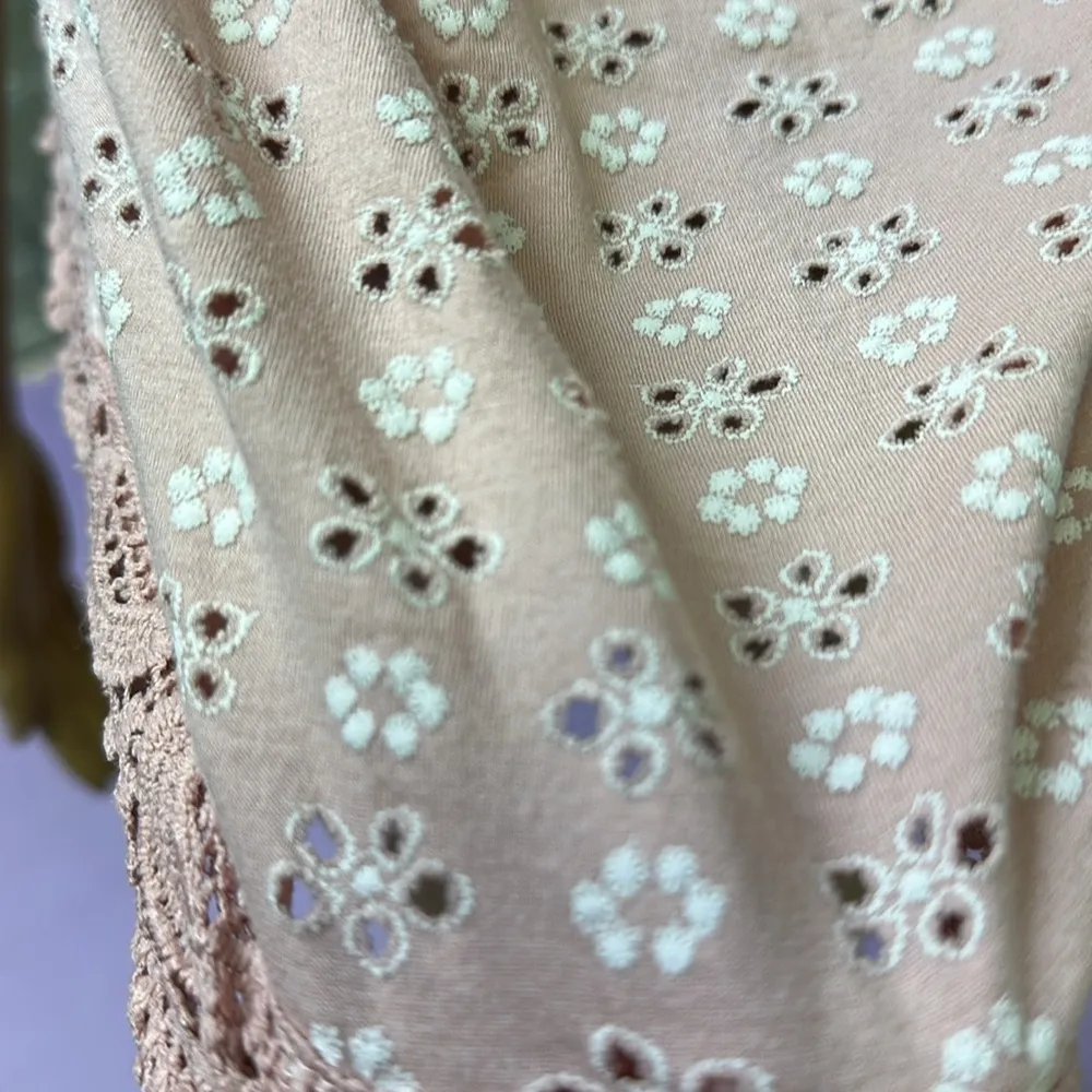 Stem and Vine Dusty Pink Floral Crochet Lace Eyelet Look Sleeveless Top Small - Image 7