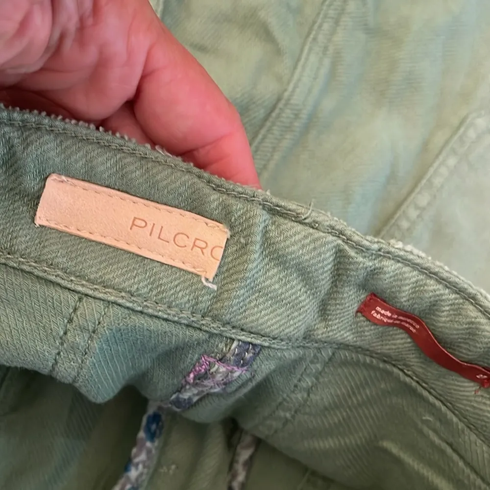 Pilcro Slouchy Surplus Shorts size 27 Green - Image 5